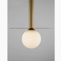 Uruapan-lampa-wiszaca-minimalistyczna-art-deco-mleczna-kula-22-bialo-zlota-03.webp